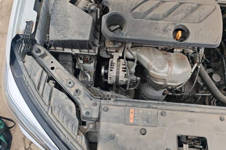 Used Roewe i5 2021 Revised Version 1.5L CVT Diamond Edition Engine Bay Right