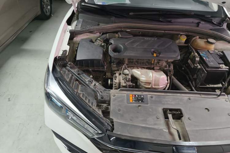 Used Roewe i5 2021 1.5L CVT Starry Edition Engine Bay Right