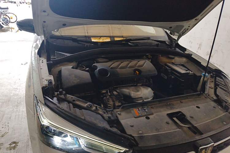 Used Roewe i5 2021 1.5L CVT Platinum Edition Engine Bay Right