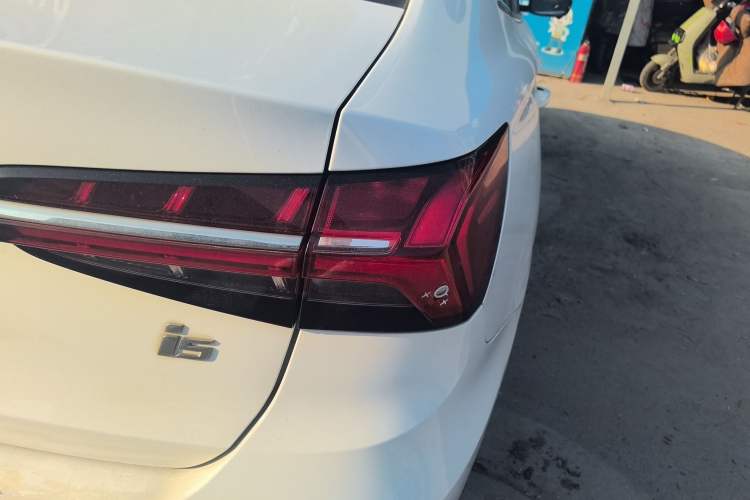 Used Roewe i5 2021 Revised Version 1.5L CVT Diamond Edition Exterior 1