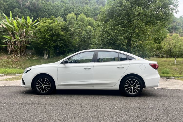 Used Roewe i5 2021 1.5L Manual Diamond Edition Exterior 1