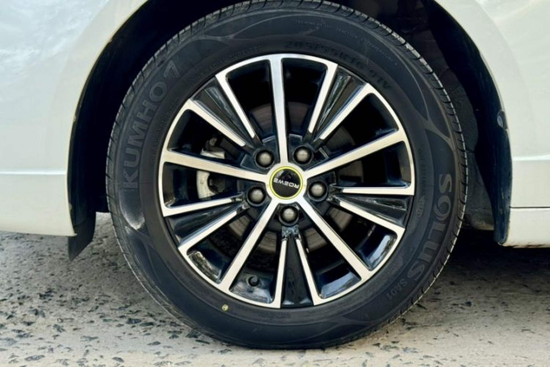 Used Roewe i5 2021 Revised Version 1.5L CVT Diamond Edition Exterior 11