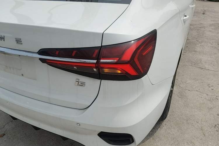 Used Roewe i5 2021 Revised Version 1.5L CVT Diamond Edition Exterior 3