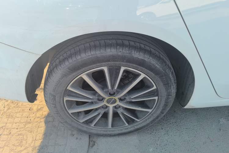 Used Roewe i5 2021 Revised Version 1.5L CVT Diamond Edition Exterior 3