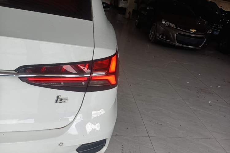 Used Roewe i5 2021 Revised Version 1.5L CVT Diamond Edition Exterior 3