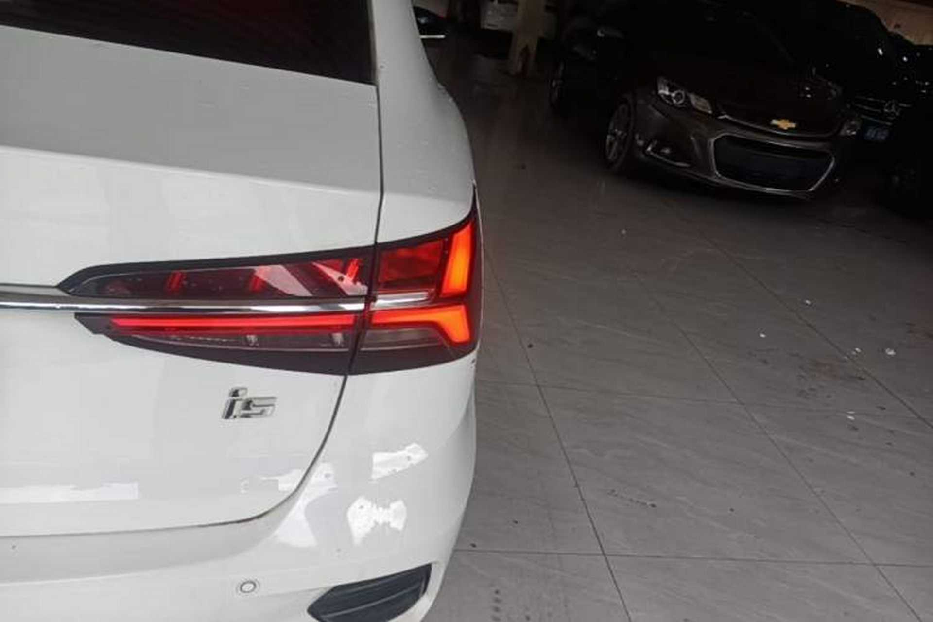 Used Roewe i5 2021 Revised Version 1.5L CVT Diamond Edition Exterior 3