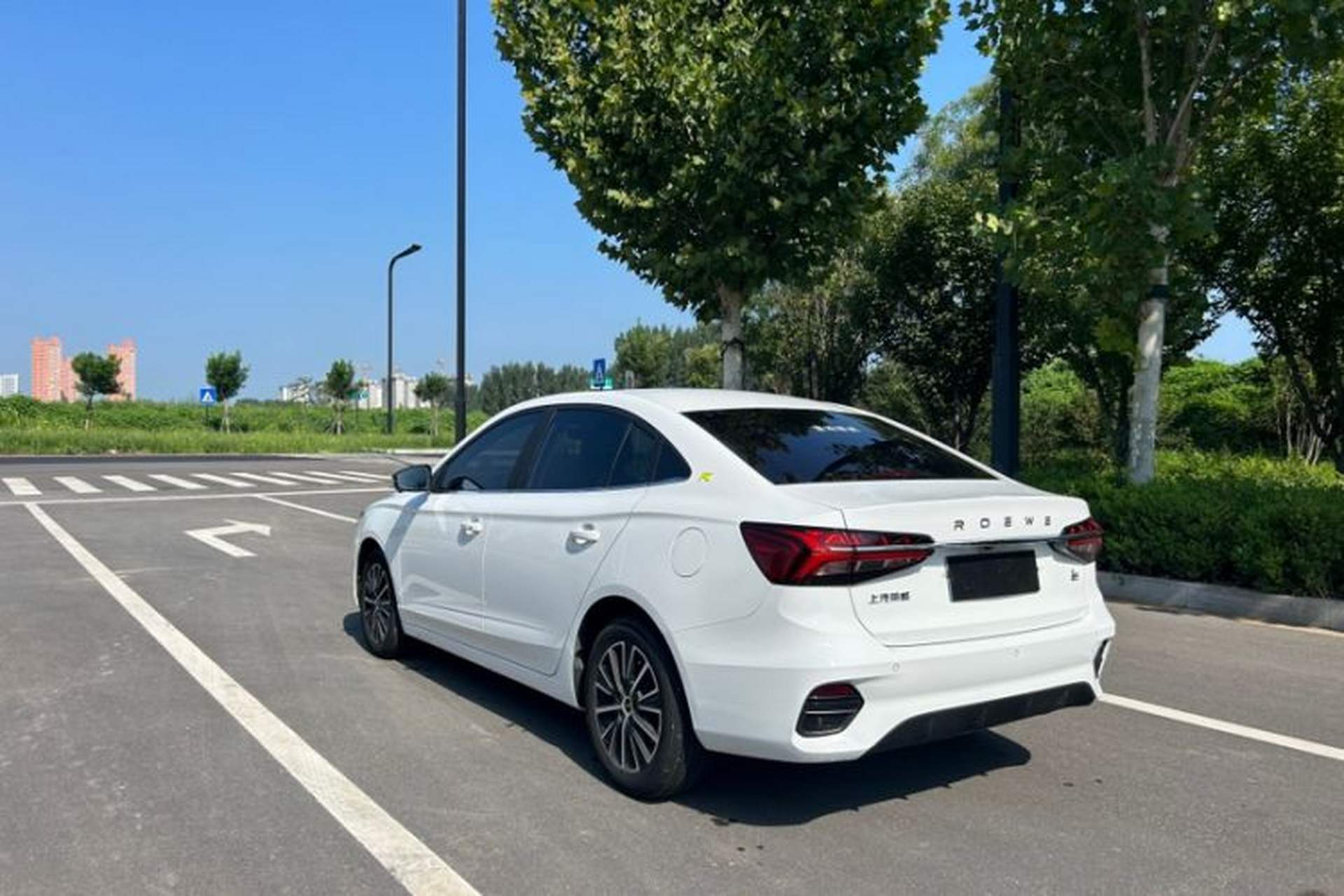 Used Roewe i5 2021 Revised Version 1.5L CVT Diamond Edition Exterior 3