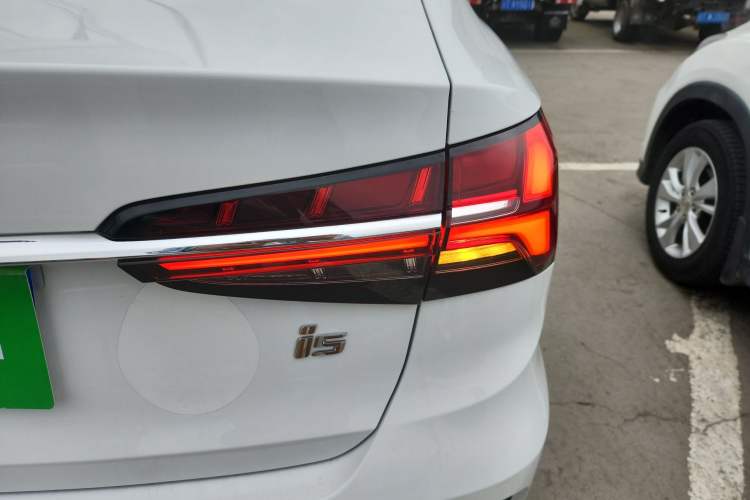 Used Roewe i5 2021 1.5L Manual Platinum Edition Exterior 3