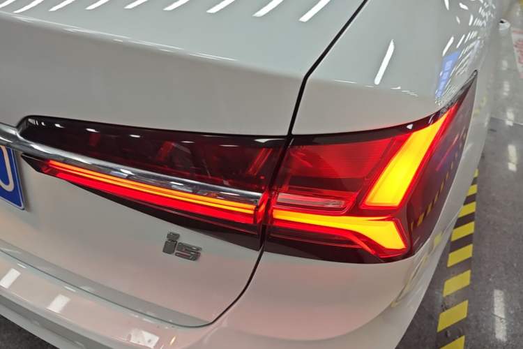 Used Roewe i5 2021 1.5L CVT Platinum Edition Exterior 3
