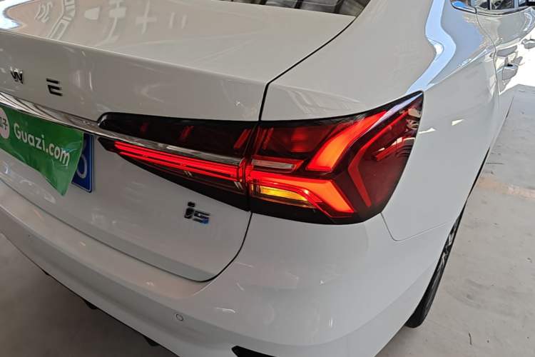 Used Roewe i5 2021 Revised Version 1.5L CVT Diamond Edition Exterior 3