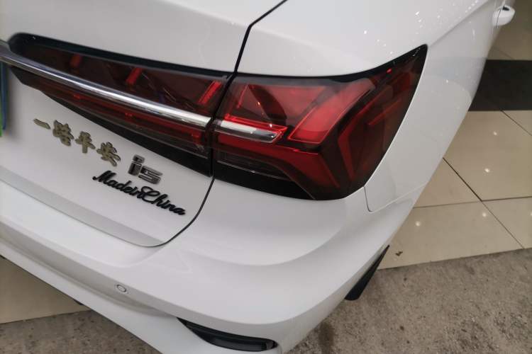 Used Roewe i5 2021 Revised Version 1.5L CVT Diamond Edition Exterior 3