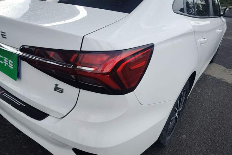 Used Roewe i5 2021 1.5L CVT Black Gold Edition Exterior 3
