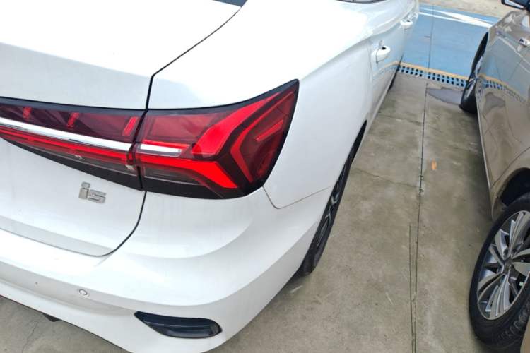 Used Roewe i5 2021 1.5L Manual Diamond Edition Exterior 3