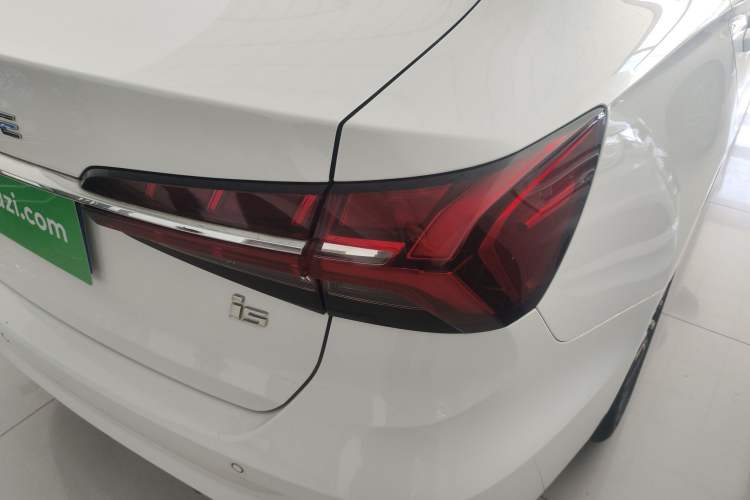 Used Roewe i5 2021 Revised Version 1.5L CVT Diamond Edition Exterior 3