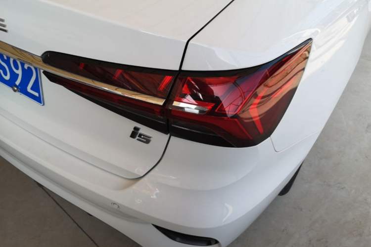 Used Roewe i5 2021 1.5L Manual Platinum Edition Exterior 3