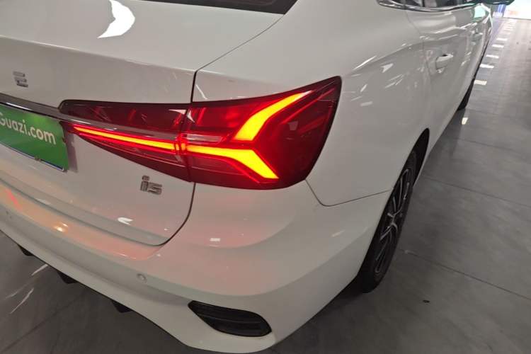 Used Roewe i5 2021 Revised Version 1.5L CVT Diamond Edition Exterior 3