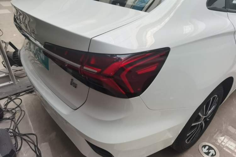Used Roewe i5 2021 1.5L Manual Platinum Edition Exterior 3