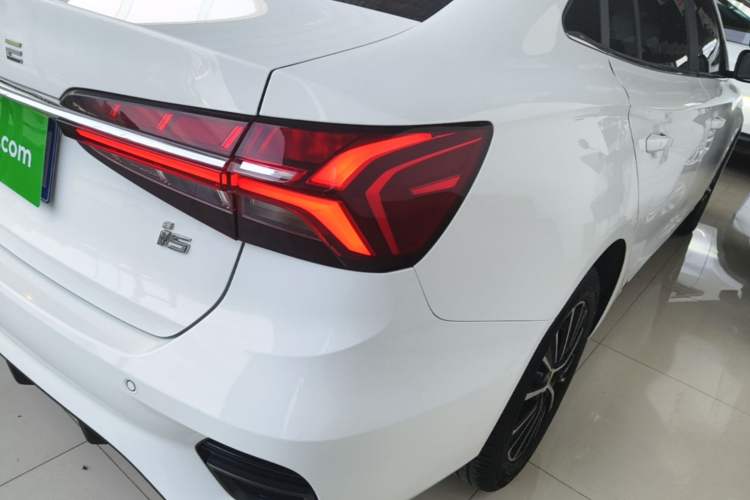 Used Roewe i5 2021 Revised Version 1.5L CVT Diamond Edition Exterior 3