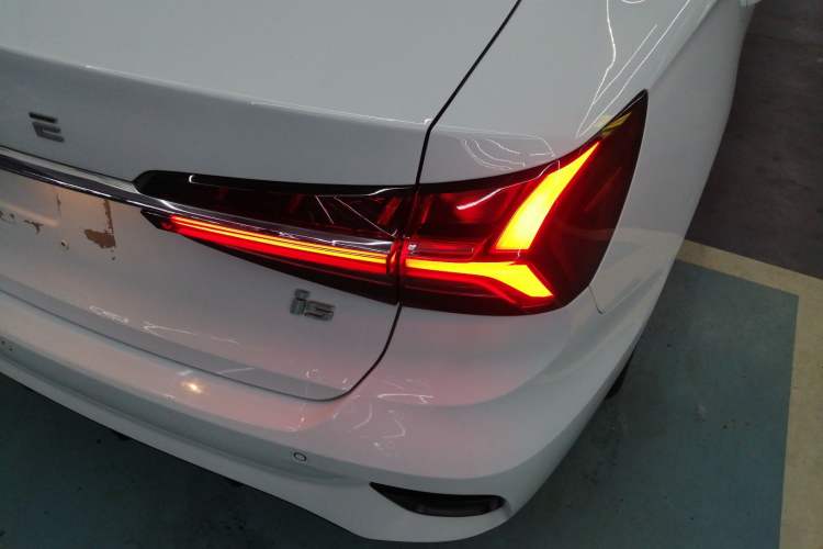 Used Roewe i5 2021 Revised Version 1.5L CVT Diamond Edition Exterior 3