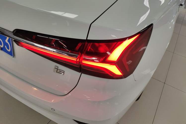 Used Roewe i5 2021 Revised Version 1.5L CVT Diamond Edition Exterior 3