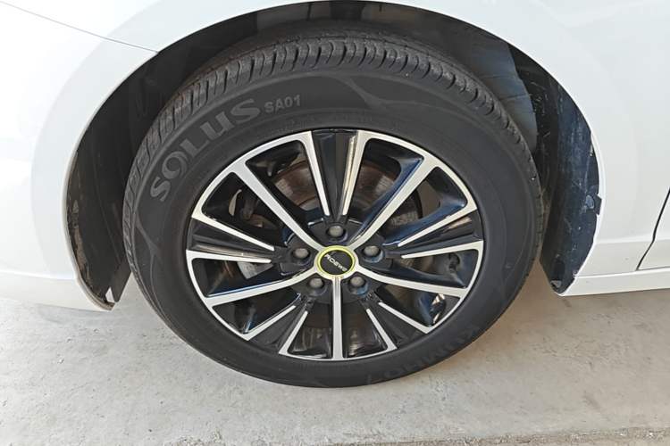 Used Roewe i5 2021 Revised Version 1.5L CVT Diamond Edition Exterior 4