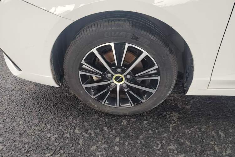 Used Roewe i5 2021 1.5L CVT Black Gold Edition Exterior 4