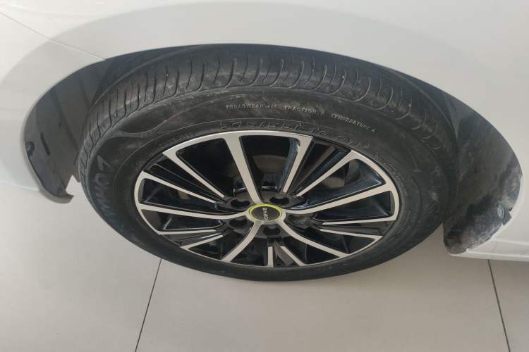 Used Roewe i5 2021 Revised Version 1.5L CVT Diamond Edition Exterior 4