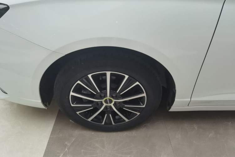 Used Roewe i5 2021 1.5L Manual Platinum Edition Exterior 4