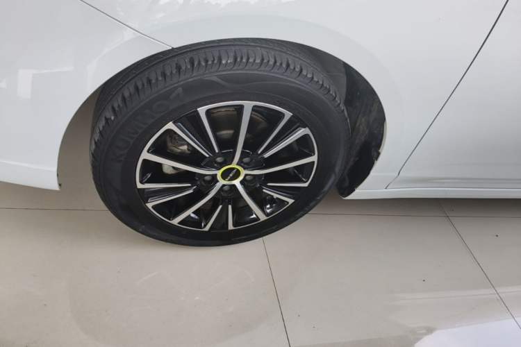 Used Roewe i5 2021 Revised Version 1.5L CVT Diamond Edition Exterior 4