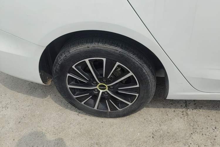 Used Roewe i5 2021 Revised Version 1.5L CVT Diamond Edition Exterior 5