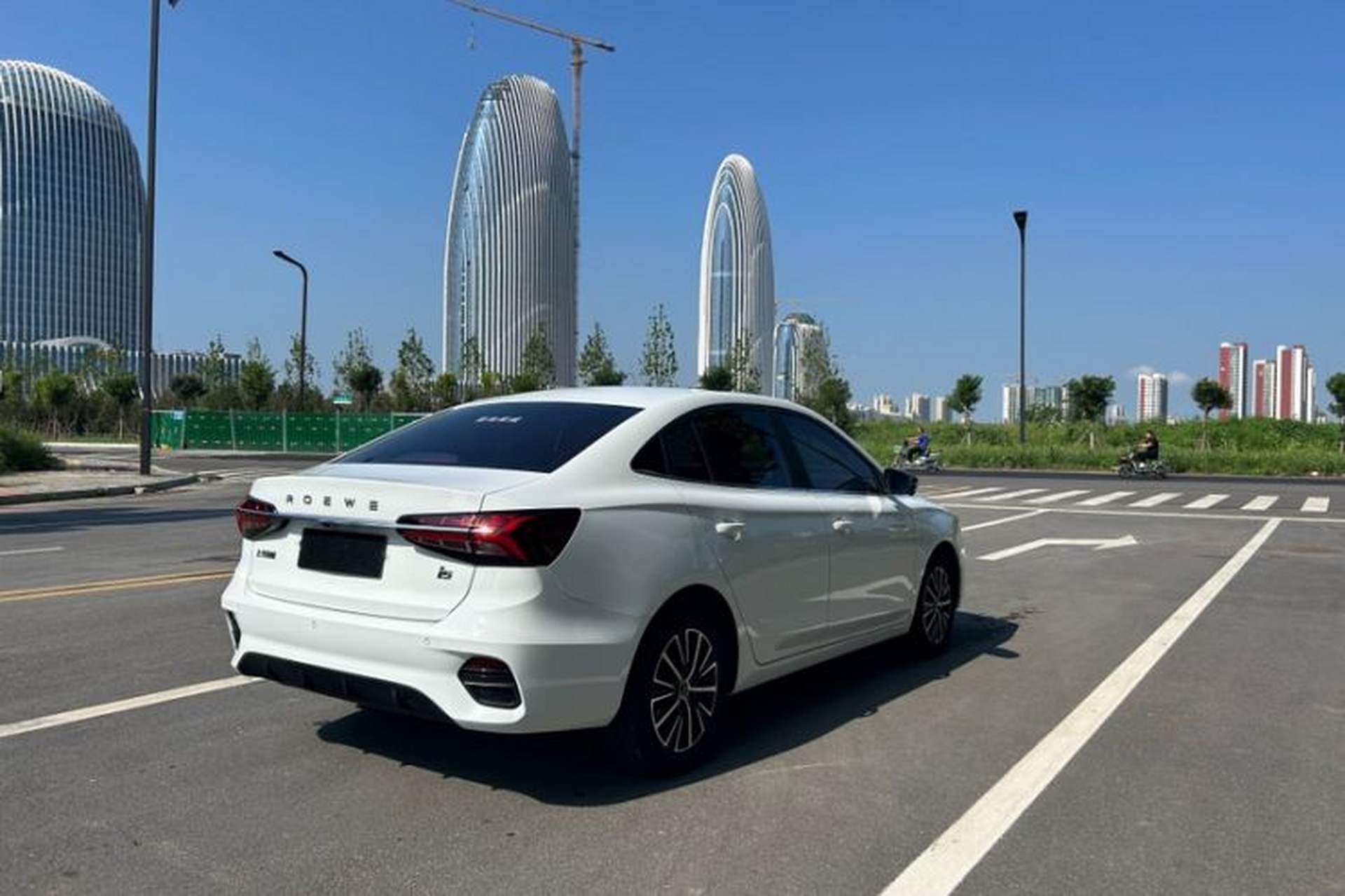 Used Roewe i5 2021 Revised Version 1.5L CVT Diamond Edition Exterior 5