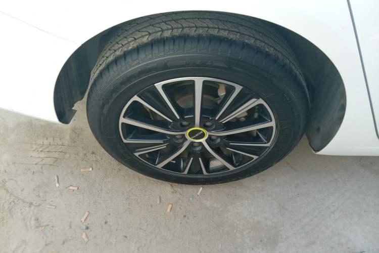 Used Roewe i5 2021 1.5L Manual Platinum Edition Exterior 5