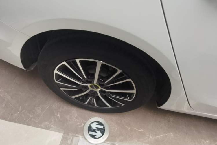 Used Roewe i5 2021 1.5L Manual Platinum Edition Exterior 5