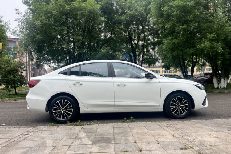 Used Roewe i5 2021 1.5L Manual Diamond Edition Exterior 5
