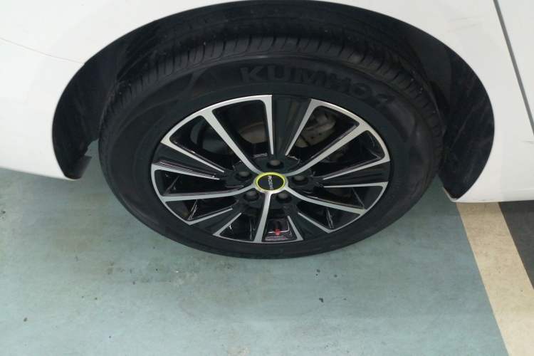 Used Roewe i5 2021 Revised Version 1.5L CVT Diamond Edition Exterior 5