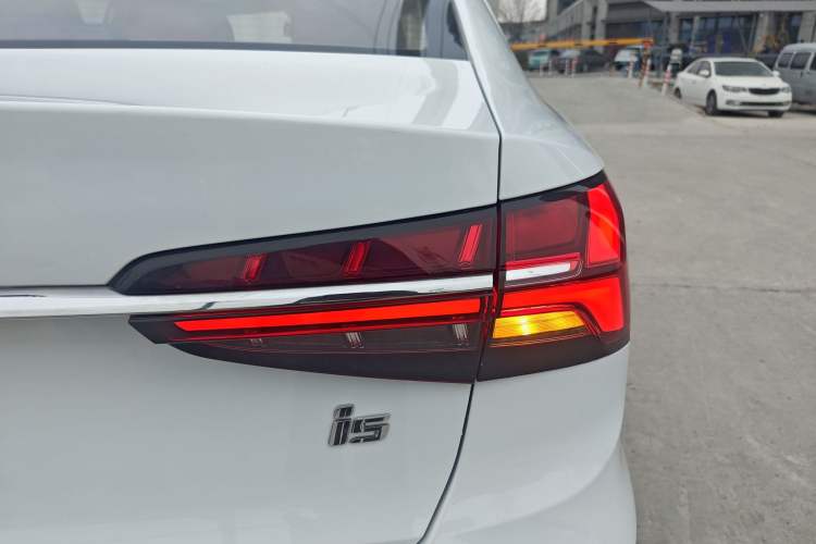 Used Roewe i5 2021 Revised Version 1.5L CVT Diamond Edition Exterior 6