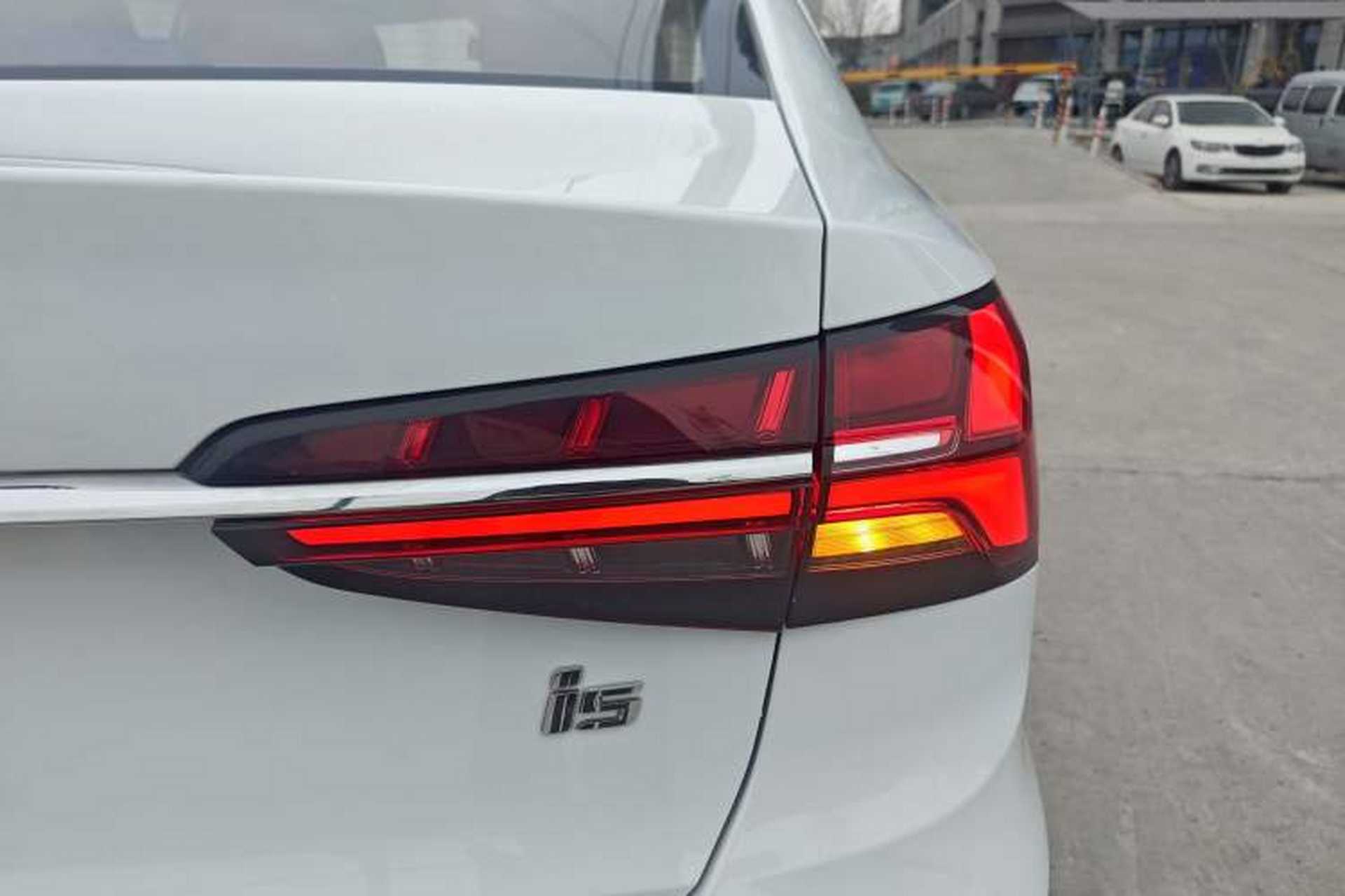 Used Roewe i5 2021 Revised Version 1.5L CVT Diamond Edition Exterior 6