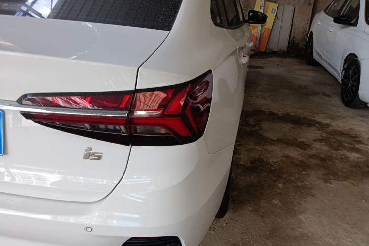 Used Roewe i5 2021 1.5L CVT Platinum Edition Exterior 6
