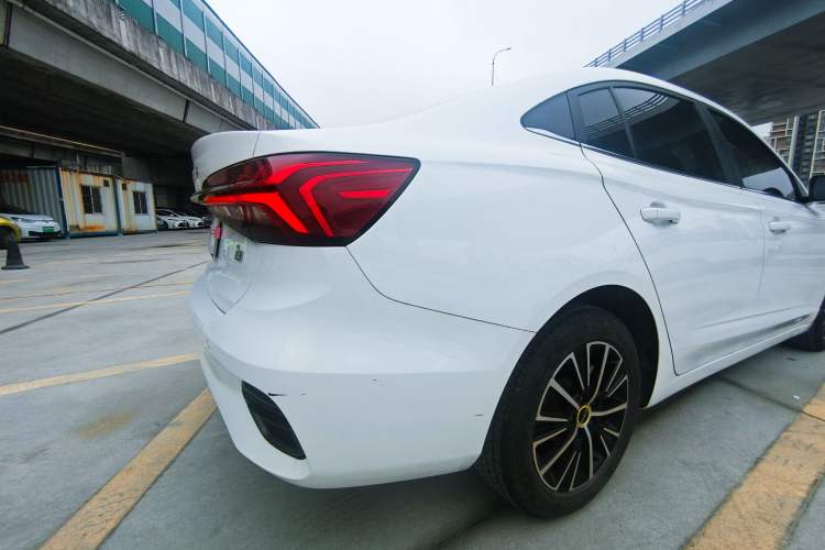 Used Roewe i5 2021 1.5L Manual Diamond Edition Exterior 7