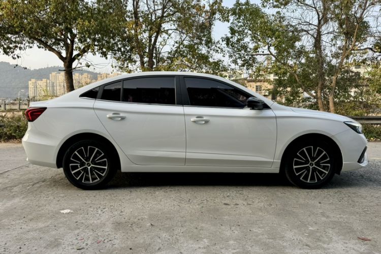 Used Roewe i5 2021 Revised Version 1.5L CVT Diamond Edition Exterior 7