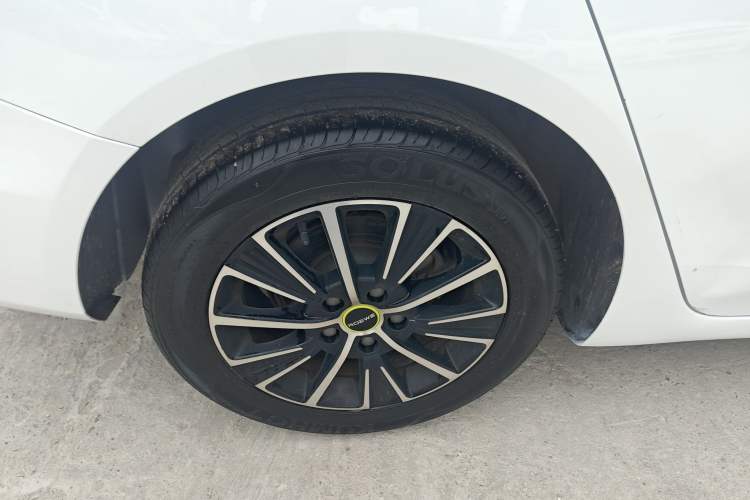 Used Roewe i5 2021 Revised Version 1.5L CVT Diamond Edition Exterior 8