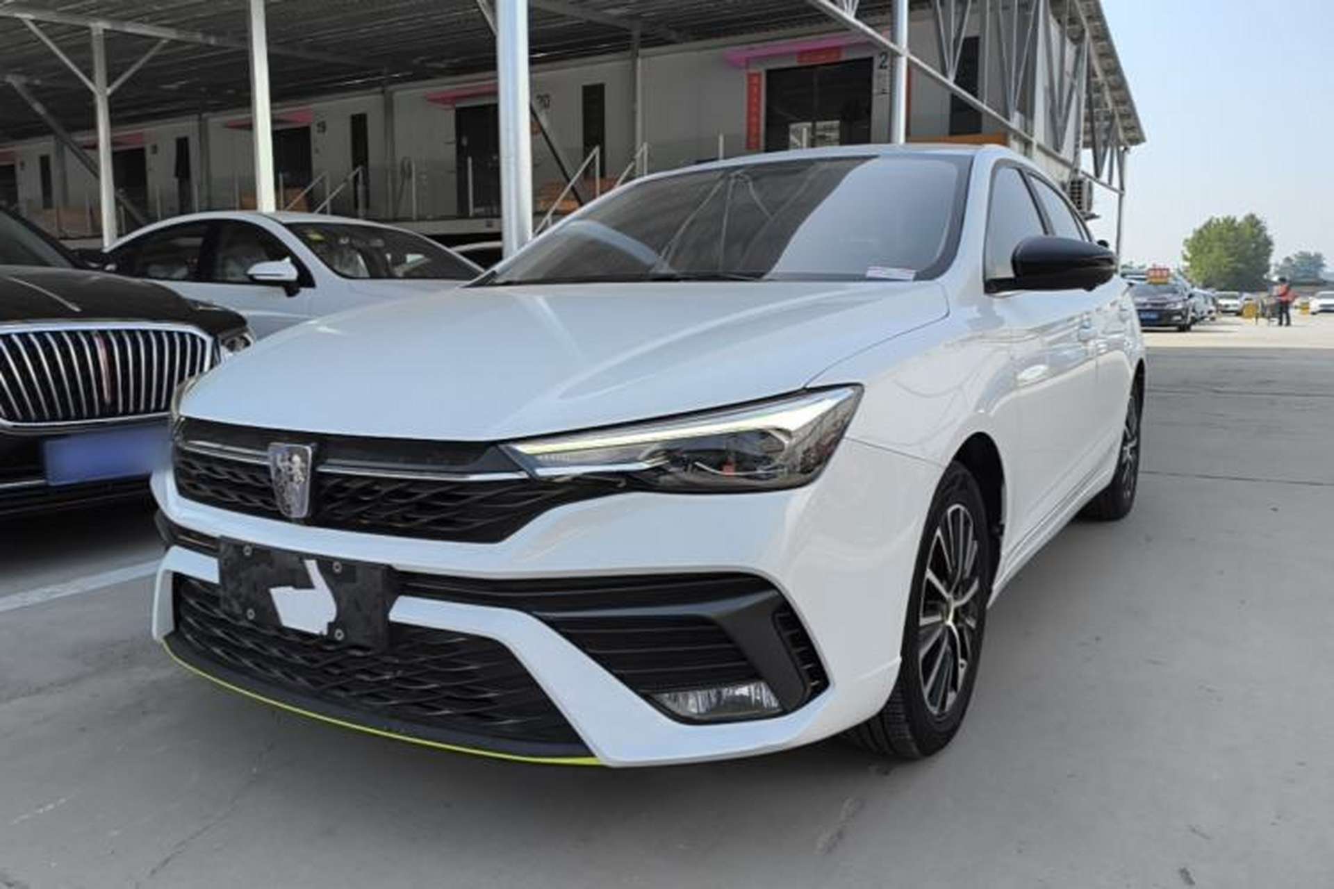 Used Roewe i5 2021 Revised Version 1.5L CVT Diamond Edition Front Left 45 Deg