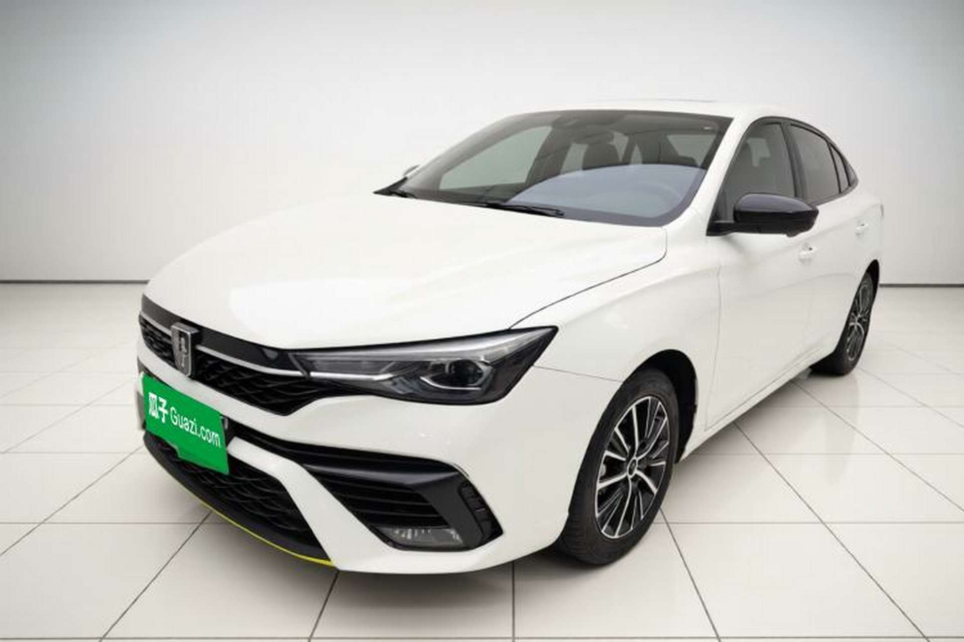 Used Roewe i5 2021 Revised Version 1.5L CVT Diamond Edition Front Left 45 Deg
