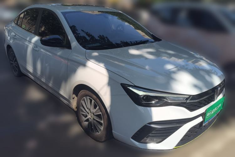 Used Roewe i5 2021 1.5L Manual Diamond Edition Front Right 45 Deg