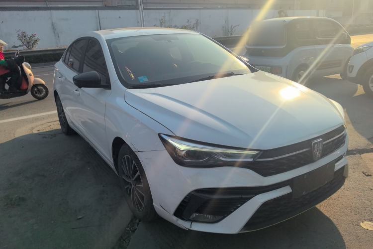 Used Roewe i5 2021 Revised Version 1.5L CVT Diamond Edition Front Right 45 Deg