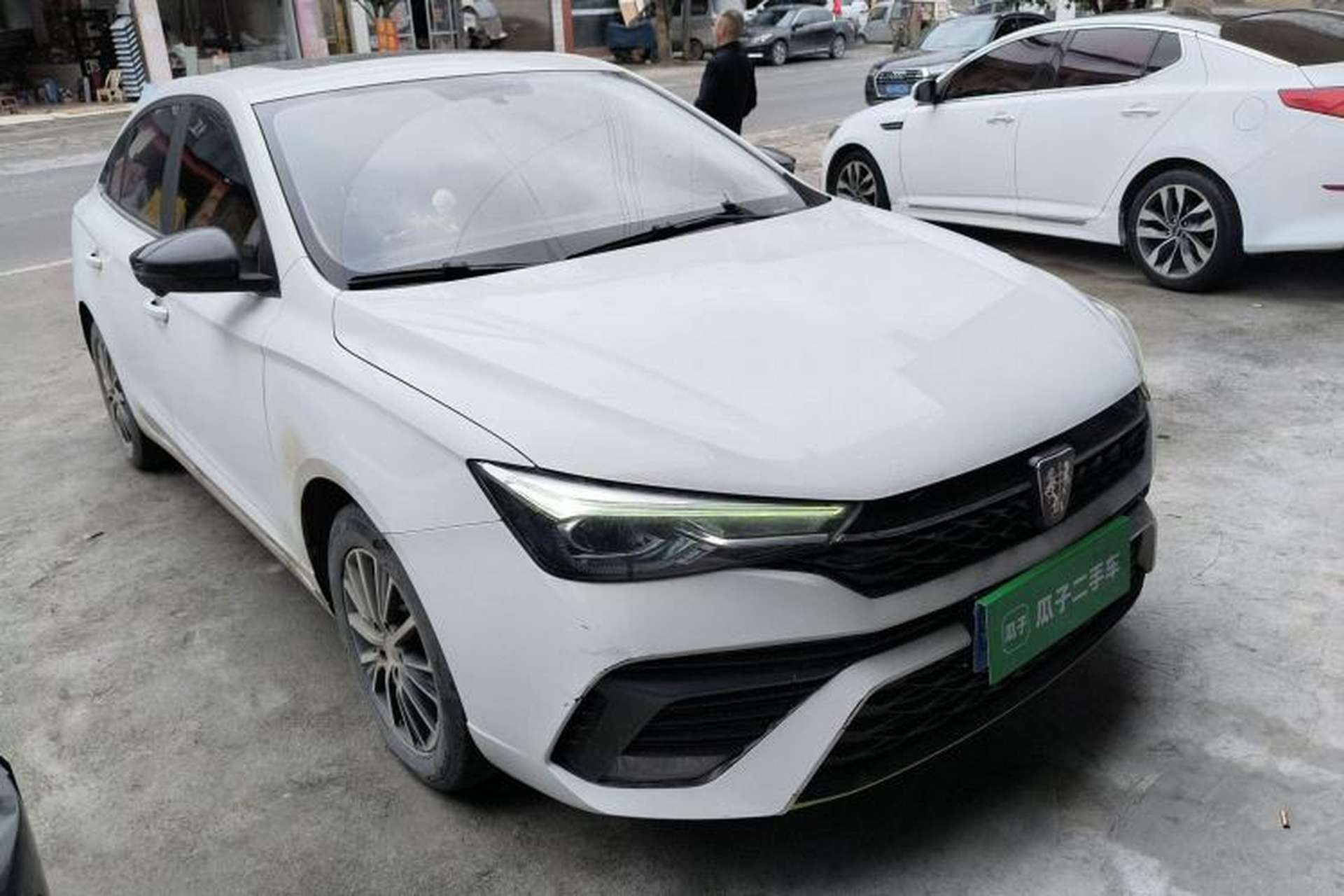 Used Roewe i5 2021 Revised Version 1.5L CVT Diamond Edition Front Right 45 Deg