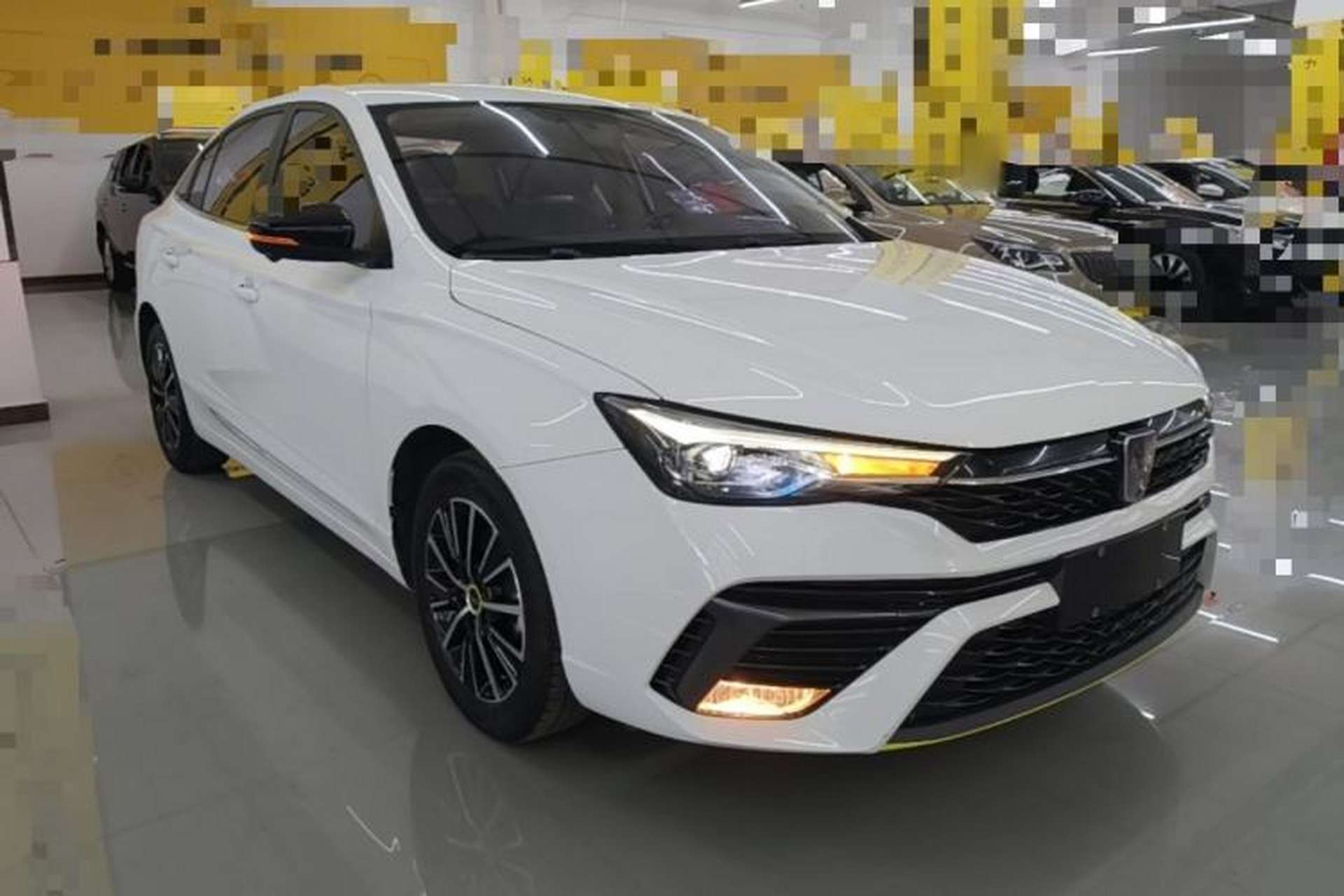 Used Roewe i5 2021 Revised Version 1.5L CVT Diamond Edition Front Right 45 Deg