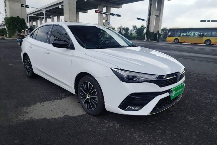 Used Roewe i5 2021 1.5L CVT Black Gold Edition Front Right 45 Deg