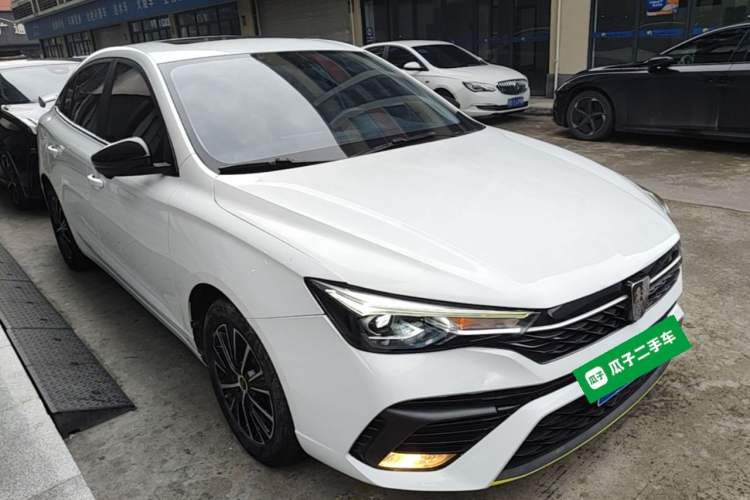 Used Roewe i5 2021 1.5L CVT Diamond Edition Front Right 45 Deg