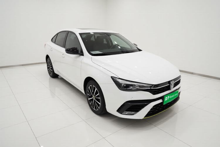 Used Roewe i5 2021 1.5L CVT Platinum Edition Front Right 45 Deg
